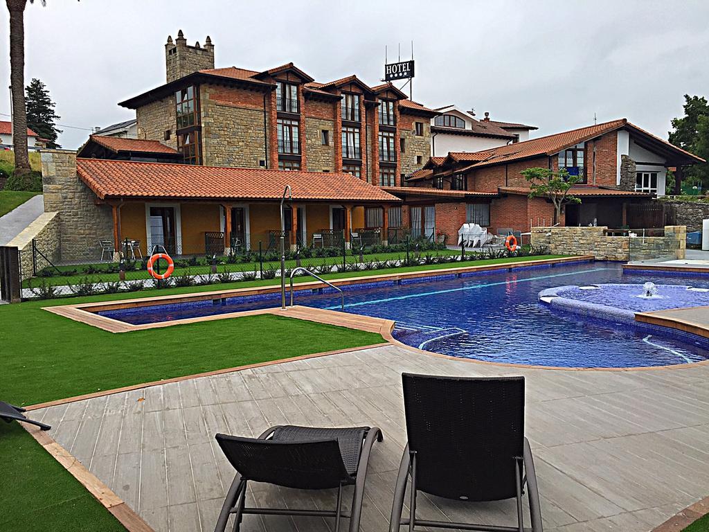 Hotel Marfrei Hinojedo Kültér fotó
