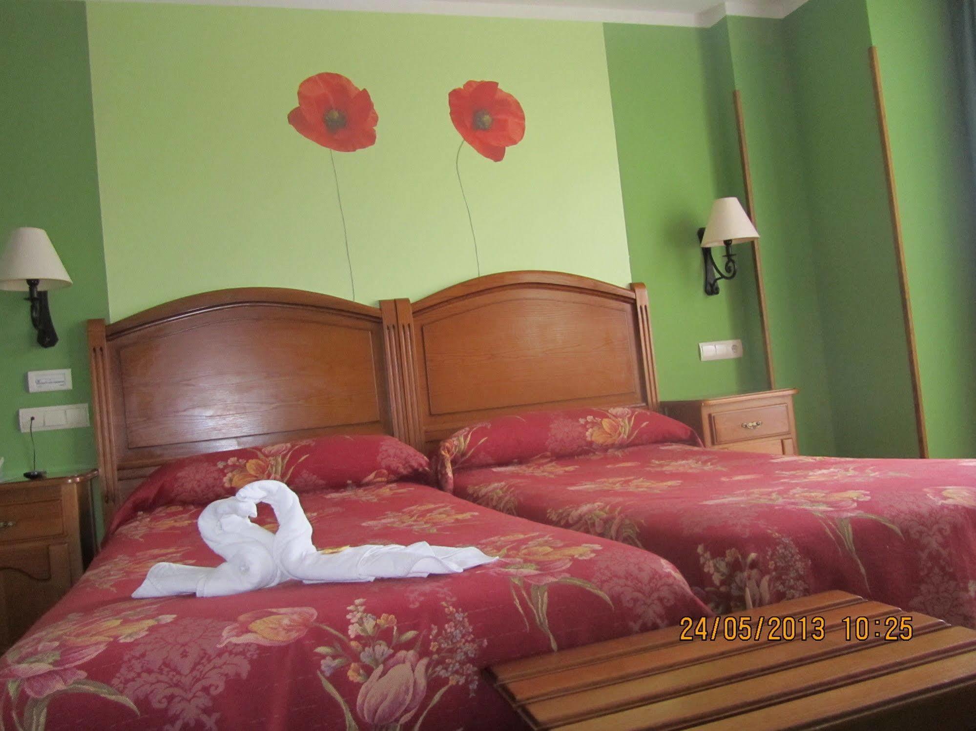 Hotel Marfrei Hinojedo Kültér fotó