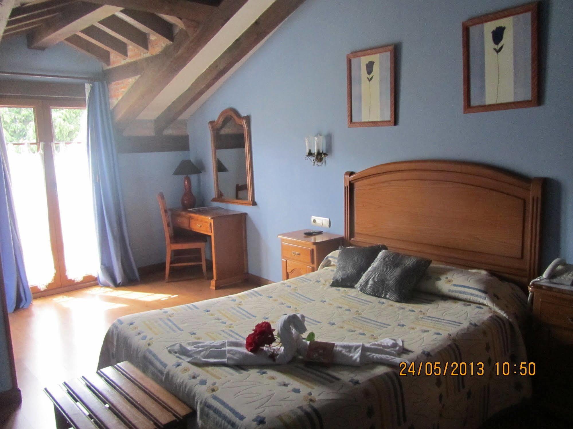 Hotel Marfrei Hinojedo Kültér fotó
